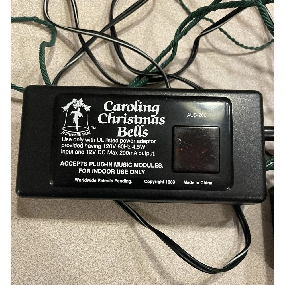 Vtg. Ye Merry Minstrel Caroling Christmas Bells 25 Carols Musical Decor Works
